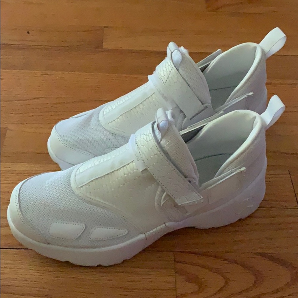 Jordan trunner gs frost white for women